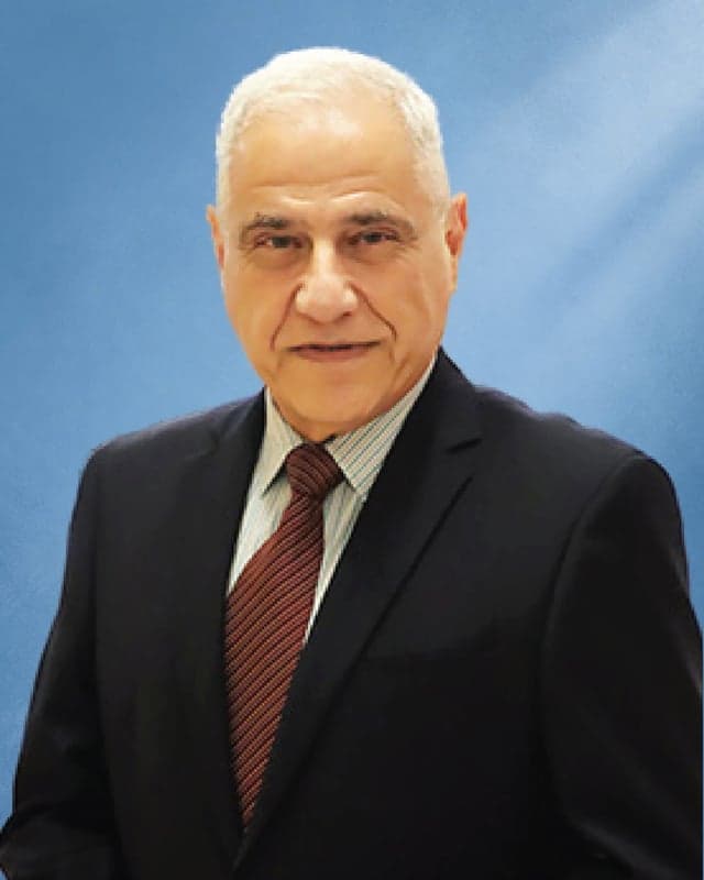 Dr. Fadhil Hasan, Internal Medicine Consultant at Dar Al Kamal Hospital